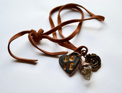 Imagen 2 de 6 de Collar Love, Con Corazon, Piedra Cuarzo Y Flor, Cod1
