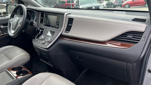 Toyota Sienna 3.5 Limited At