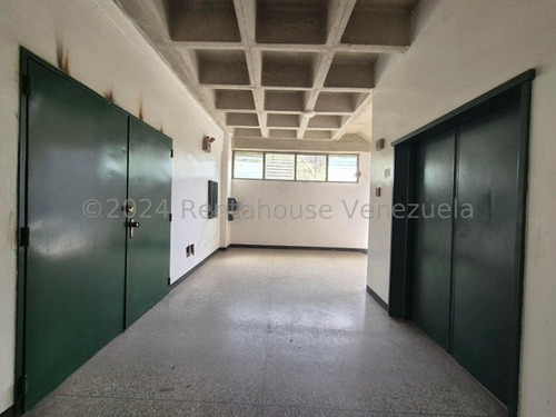 Amplio Local Industrial En Venta. Palo Verde 24-25382 Ec