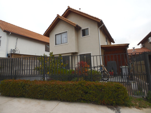 Hermosa Casa En Montes Izarra / Avda. Los Molinos