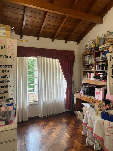 Casa 4 Ambientes Con Garage, Parque Y Quincho