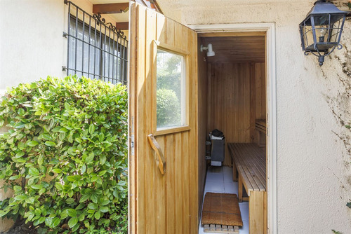 Casa En Venta De 5 Dorm., Los Dominicos, Plaza Las Condesas
