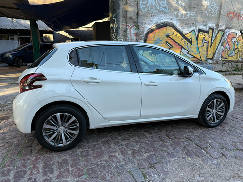 Peugeot 208 1.6 Feline Tiptronic