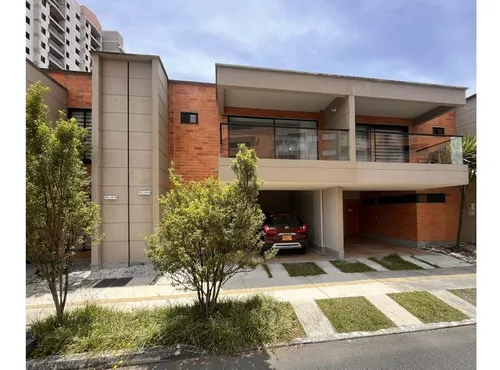Casa Duplex En Arriendo En Unidad Abierta, A 2 Cuadras Del Parque De San Antonio