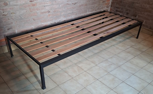 Cama Hierro 1 Plaza. Excelente Negro Simple Industrial (Usado)