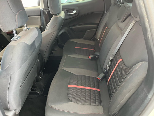 Fiat Toro 1.8 Freedom S-design 16v Flex 4x2 Aut. 4p