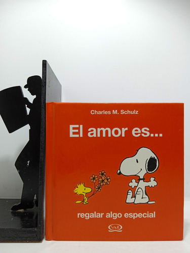 El Amor Es Regalar Algo Especial -charles M Schulz - Comics