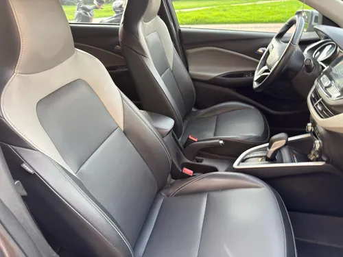Chevrolet Onix 1.0T Premier Sedan At