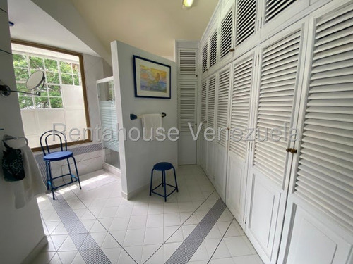 Hermosa Y Amplia Casa Quinta, De 3 Niveles, Ubicada En Una De La Mas Exclusivas Zonas Del Norte De Valencia, El Parral, Amplio Jardín Con Parrillera, Piscina Y Área Social Techada