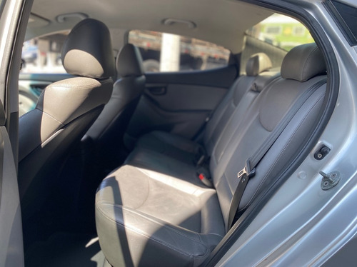 Imagem 6 de 12 de Hyundai Elantra 1.8 Gls 16v 2012