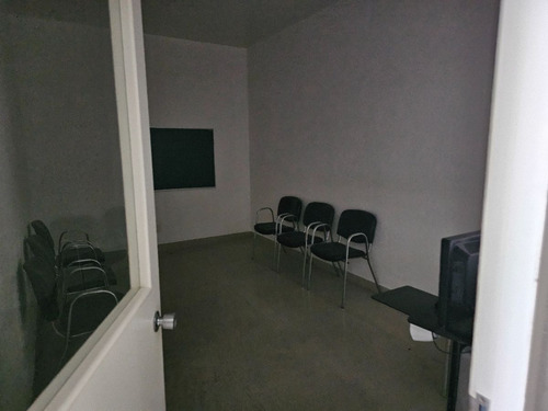 Local Comercial Acondicionado Para Escuela O Consultorios En Garza Sada