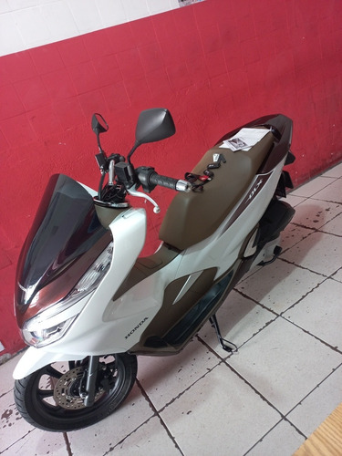 Imagem 12 de 15 de Honda Pcx 150 Dlx 2021 Com Apenas 4196km Super Nova