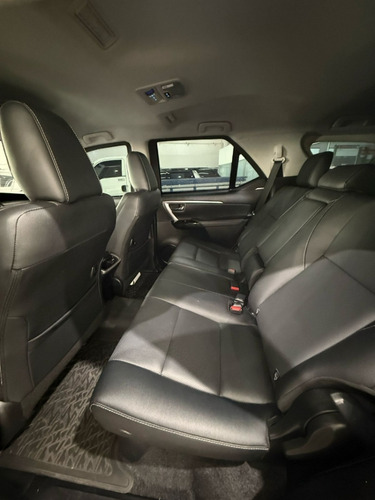 Toyota Hilux SW4 2.8 D-4D TURBO DIESEL SRX PLATINUM 7L 4X4 AUTOMÁTICO