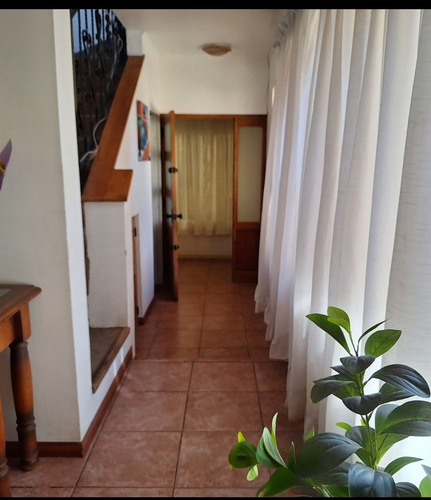 Casa En Venta De 4 Dormitorios. En Condominio En Los Andes