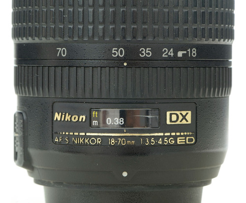 Objetiva Nikon Zoom 18-70mm + 2 Filtros + Parasol Nikon Preto (Usado)