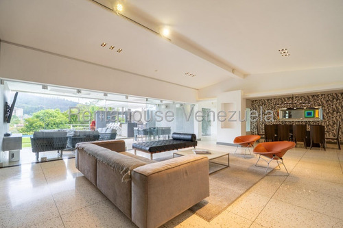 Se Ofrece En Venta Espectacular Y Hermosa Casa Quinta Ubicada En Los Geranios En El Hatillo