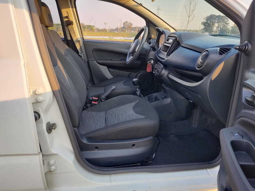 Imagem 15 de 15 de Fiat Uno Attractive 1.0 2019