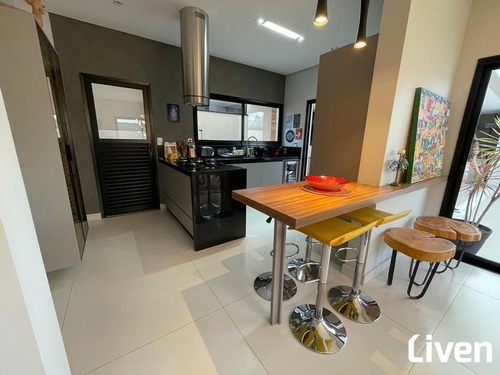 Imagem 8 de 30 de Casa Maravilhosa Com 4 Suítes, Área Gourmet, Piscina E 2 Vagas No Urbanova - So0736