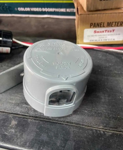 Fotocelda Argos Multivoltaje Completa Con Base Y Socket