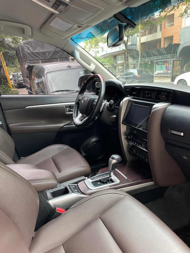 Imagen 13 de 15 de Toyota Sw4 2.8 Srx 177cv 4x4 7as At 2017