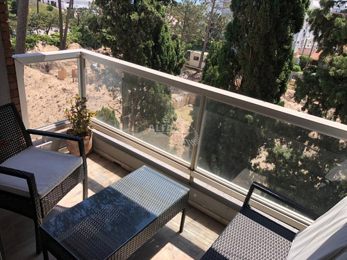 Imagen 8 de 17 de Apartamento En Alquiler 3dormitorios , Mansa, Frente Al Mar, Punta Del Este