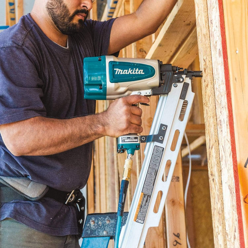 Clavadora P/ Marcos, Makita, P/ Clavos A 21° De 5cm A 9cm