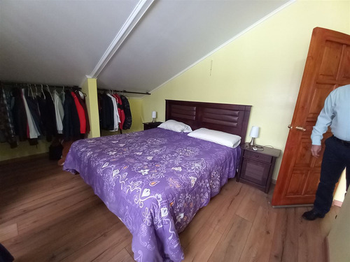 Casa En Venta De 7 Dorm. En Concepción