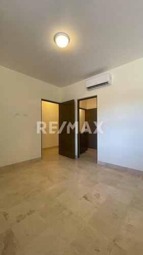 Ventanas 3b 814, Cabo Corridor