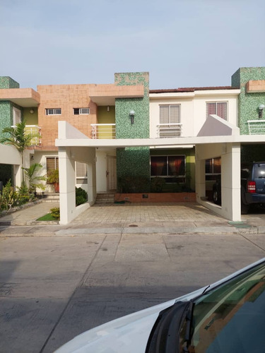 Susana Gonzalez Vende Town House En San Diego, El Remanso Res. Brisas Del Valle Plth-239