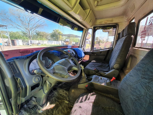 Imagem 7 de 7 de Iveco Tector 240e28 2013