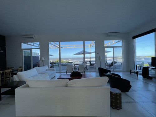 Casa En La Playa Primera Linea Del Mar. La Barra Punta Del Este.
