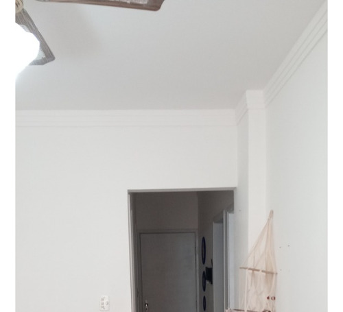 Apartamento De 1 Dormitório. Prédio Com Elevadores. No Centro Do Bairro!!