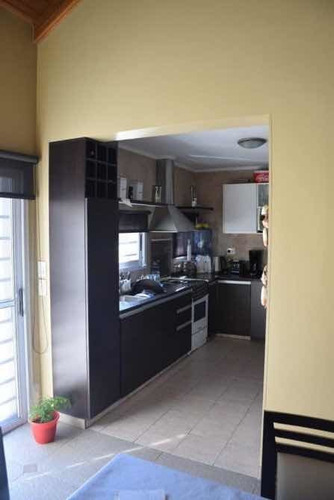 Imagen 4 de 7 de Hermoso Chalet En Dos Plantas