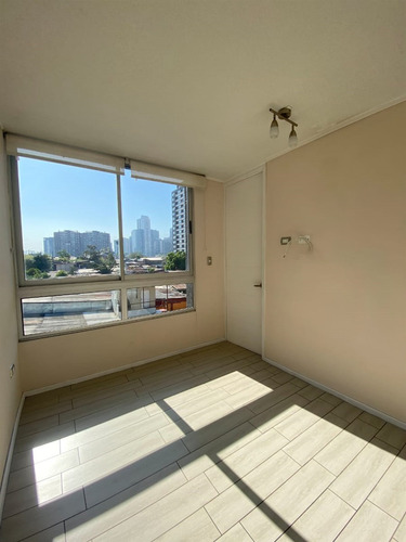 Departamento En Venta De 2 Dorm+2 Baños En Estación Cent