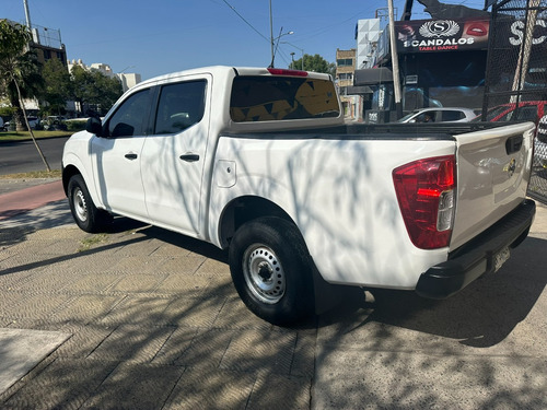Nissan NP300 2.4 Doble Cabina Se Aa Pack Seg Mt