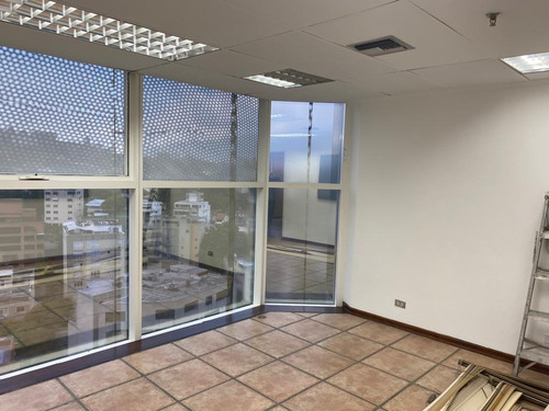 Imagen 3 de 13 de Hermosa Oficina En Alquiler Ideal Para Esteticas O Consultorios Medicos/con Hermosa Vista Las Mercedes