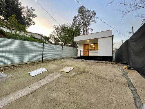 Linda Casa Nueva Con Excelente Ubicación En Limache Centro