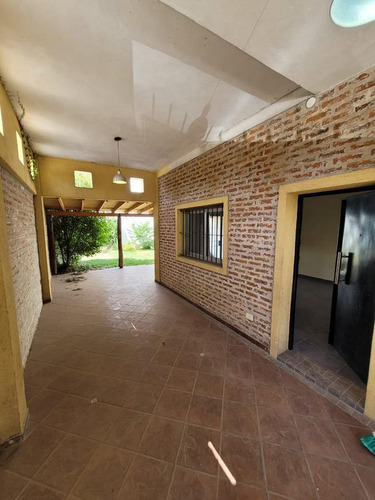 Imagen 6 de 14 de En Venta! Hermosa Propiedad De 2 Plantas Con Jardin En Moreno - Sobre Calle General Guido Al 1800
