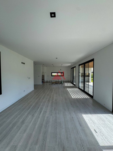 Casa En Venta En Santo Tomas, Pilar, G.b.a. Zona Norte