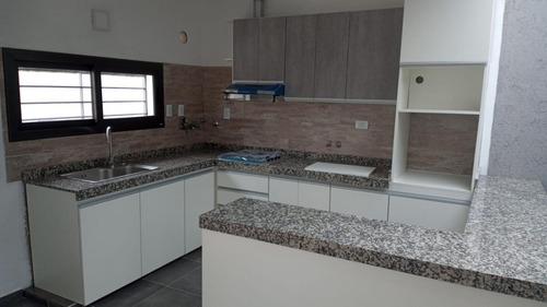Alquilo Casas En Una Planta En Housing, Zona Sur. 3 Dormit Y 2 Baños Y 2 Dor Y 1 Baño
