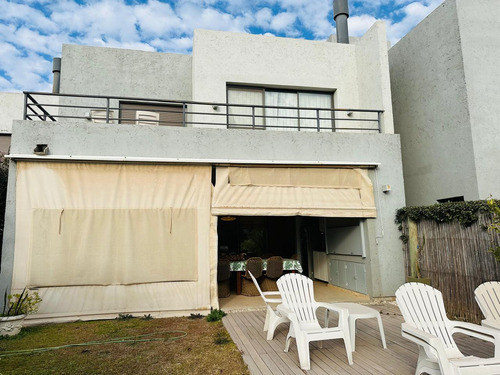 Venta Casa Villa Belgrano 3 Dormit Dos Plantas Córdoba Pueblo Alto Con Seguridad Desocupada