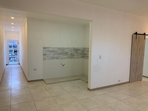 Imagen 6 de 14 de Venta- Casa Reciclada A Nueva
