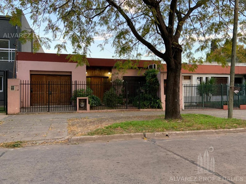 Imagen 1 de 10 de Casa - Merlo