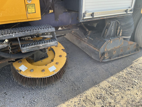 Schwarze A8000 Camion Con Barredora Camion International