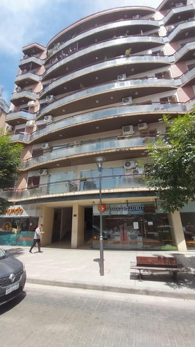 Departamento 2 Dormitorios En Venta. Pleno Centro, Laprida Al 100