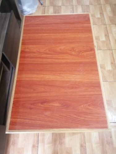 Imagen 4 de 10 de Mesa De Madera Con Formica