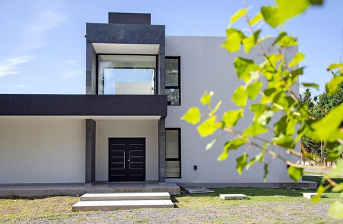 Imagen 3 de 27 de Casa En Venta Barrio Cerrado Los Pingüinos Ituzaingo