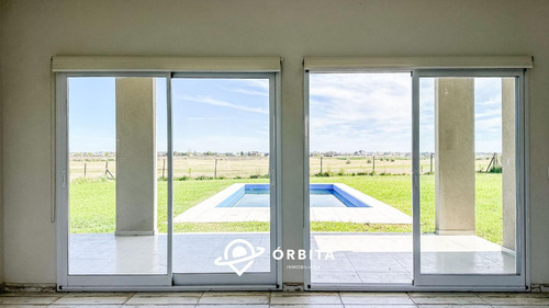 Casa En Venta En San Sebastian, Area 2, Vista Directa Y Salida Al Golf