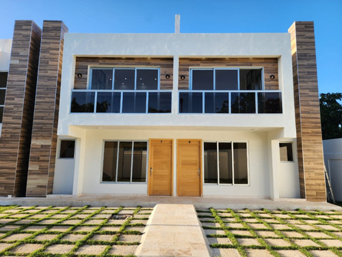Vendo Exclusivo Y Elegante Complejo De Villas Y Townhouses En Juan Dolio A 3 Minutos De La Playa Hemingway, República Dominicana