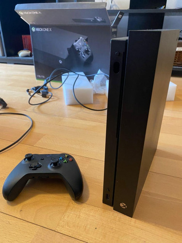 Xbox One X 1tb En Caja Con Todos Los Accesorios Y Cargador